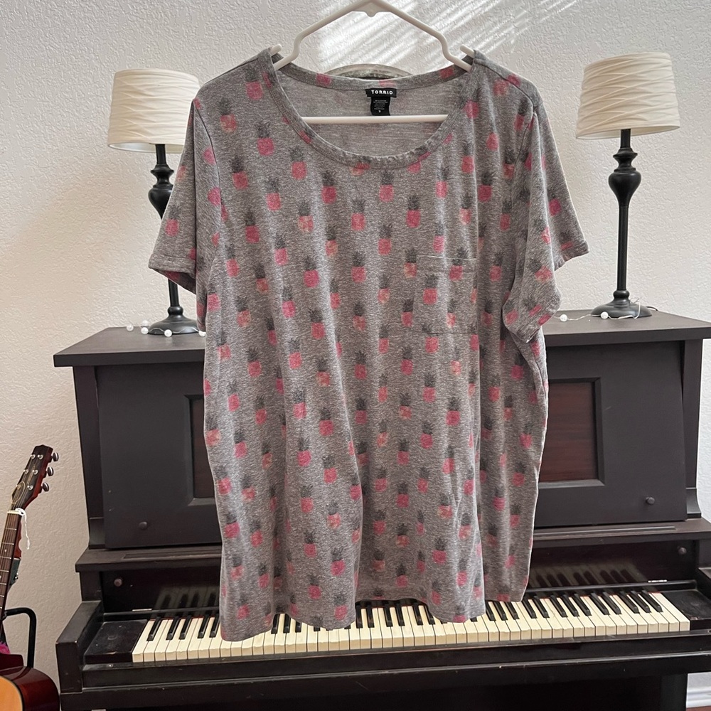 Torrid cute T Size 3